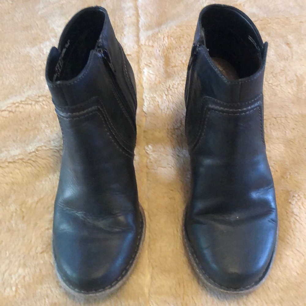 Clarks side zip ankle boots 3083